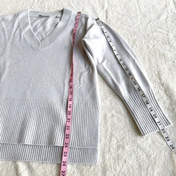 Vince Cashmere Gray V-neck Ribbed Hem Long Sleeve Sweater S